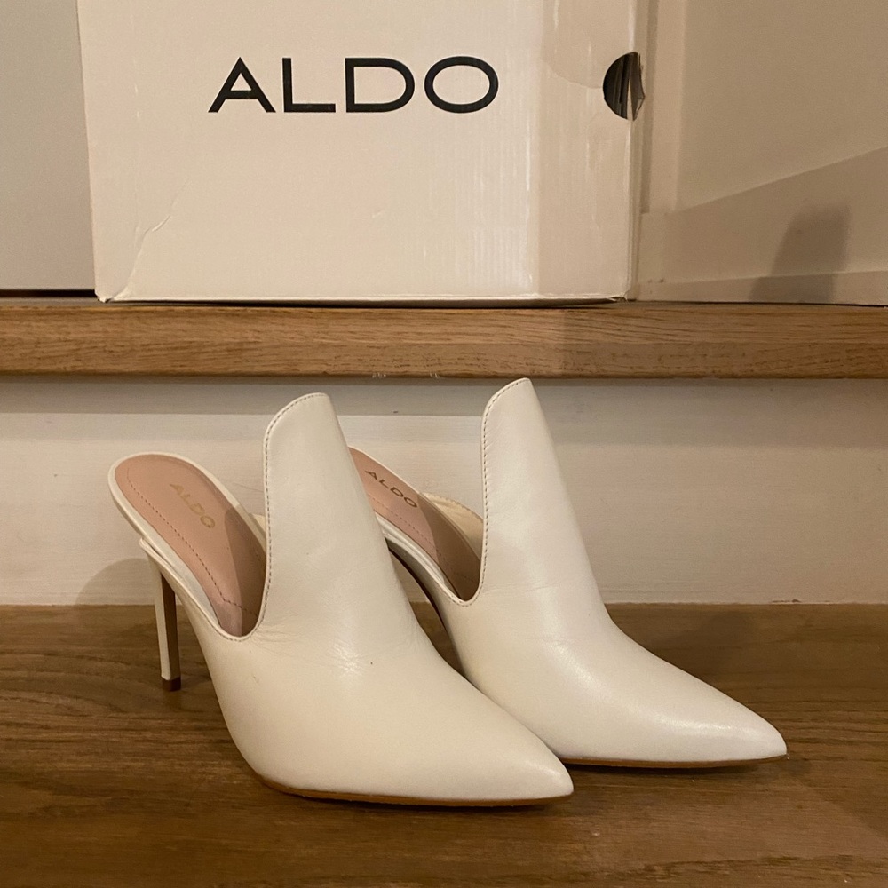 NWB White Leather Stiletto’s